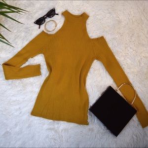 Ribbed Cold Shoulder Body Fit Long-sleeve